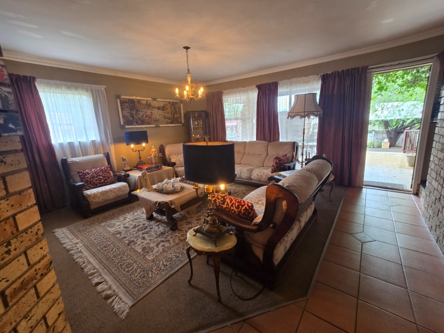 7 Bedroom Property for Sale in Langenhovenpark Free State